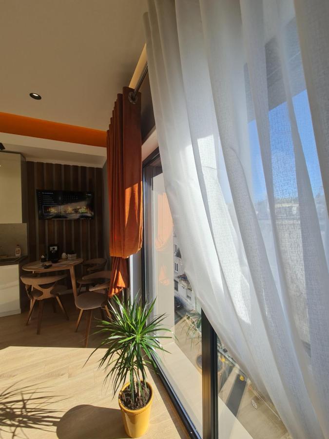 Sunny Apartment - Blloku Tirana, Near Lake Экстерьер фото
